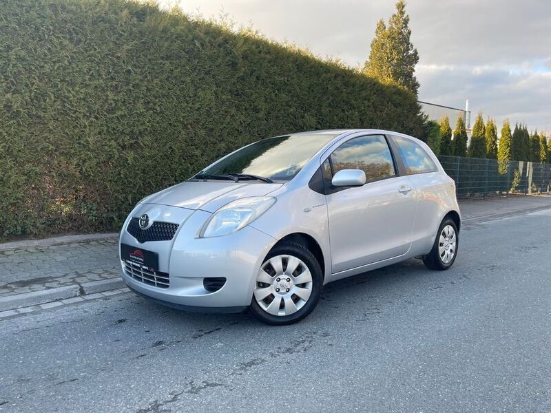 Silber Gebraucht 2006 Toyota Yaris Sol Limousine | 2.750 € (Fairer Preis) - Bild 1/4