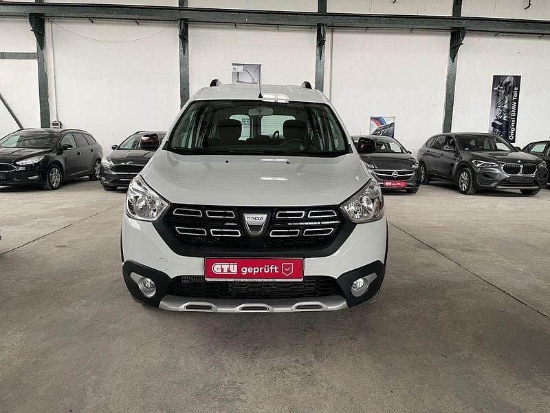 Weiß Gebraucht 2019 Dacia Dokker Stepway Van / Kleinbus | 11.990 € (Superpreis) - Bild 1/4