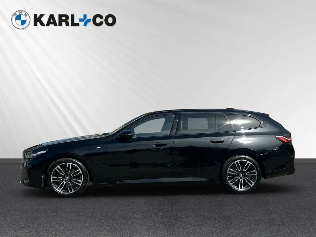 Gebraucht BMW 520 M Sport 196 PS (144 kW) 2025 Schwarz Kombi