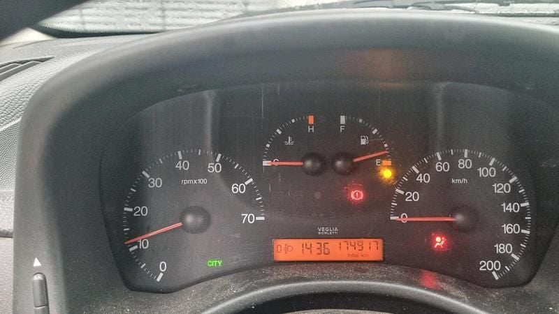 Schwarz Gebraucht 2002 Fiat Punto Kleinwagen | 200 € - Bild 1/4