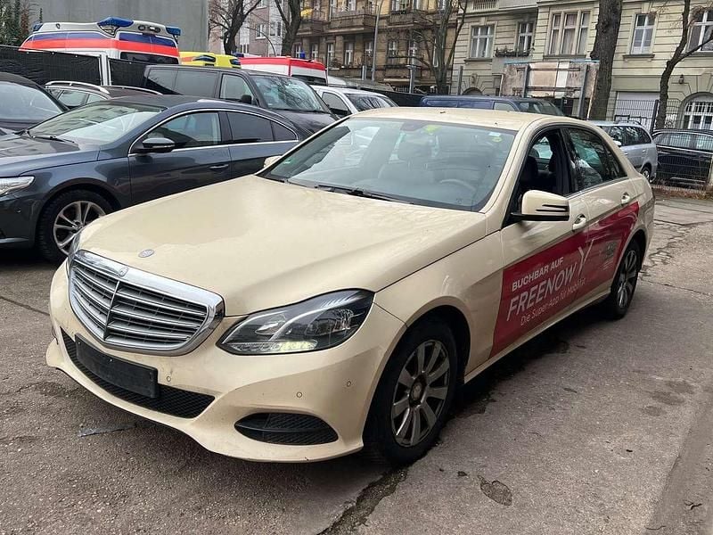Beige Gebraucht 2015 Mercedes E200 Limousine | 5.699 € (Teuer) - Bild 1/4