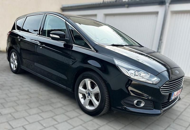 Iridiumschwarz metallic Gebraucht 2016 Ford S-MAX Titanium Van / Kleinbus | 12.900 € (Guter Preis) - Bild 1/4