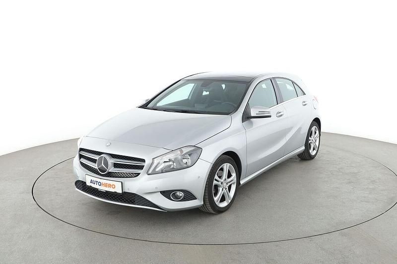 Grau Gebraucht 2014 Mercedes A180 Urban Limousine | 15.020 € (Teuer) - Bild 1/3