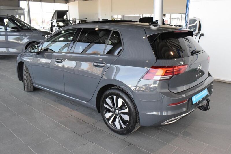 Gebraucht VW Golf VIII Move 150 PS (110 kW) 2024 Polsterfarbe: schwarz Limousine
