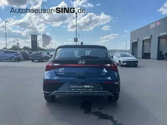 Neu Hyundai i20 90 PS (66 kW) 2026 Blau Kleinwagen