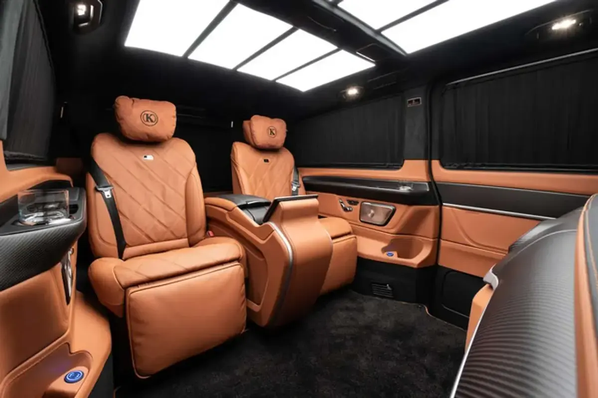 Neu Mercedes V300 Luxury 237 PS (174 kW) 2025 Schwarz Van / Kleinbus