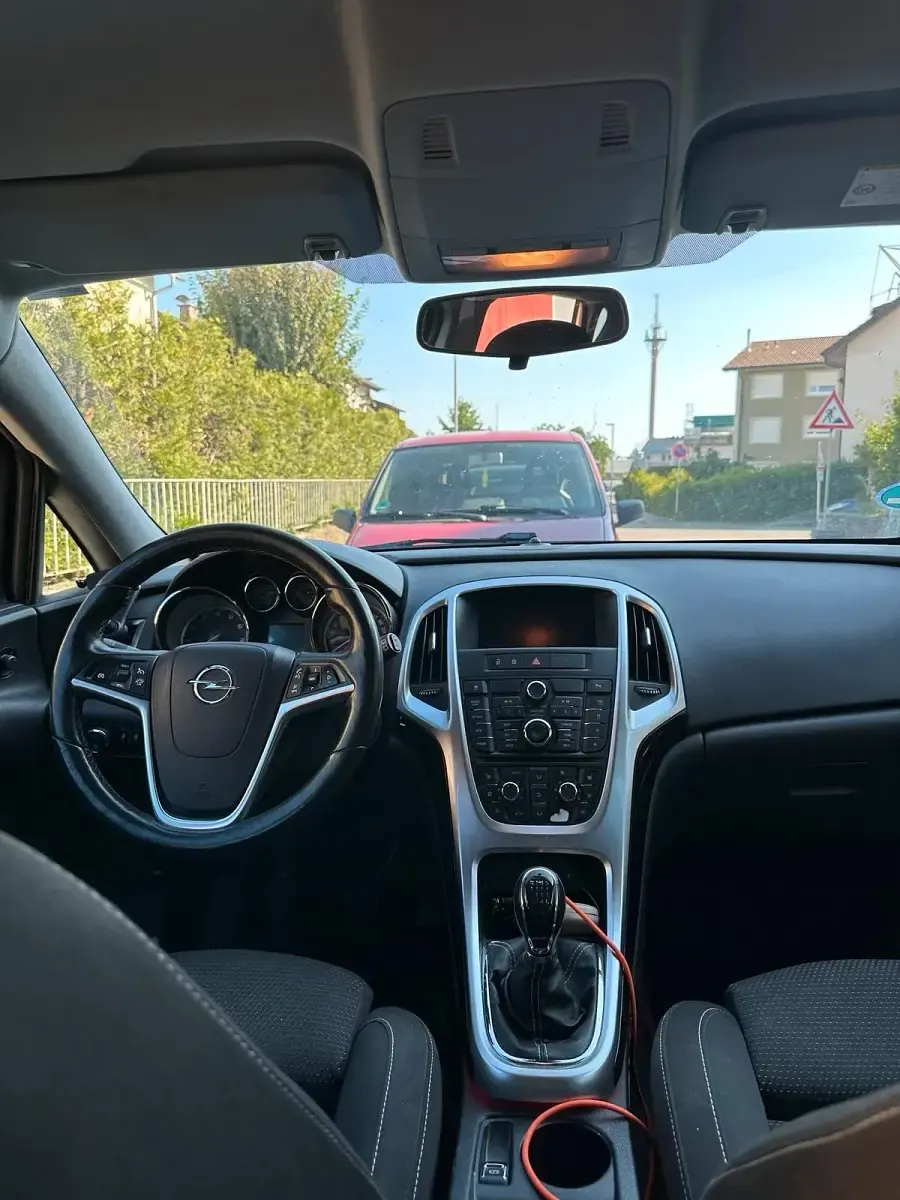 Gebraucht Opel Astra 180 PS (132 kW) 2013 Silber Limousine