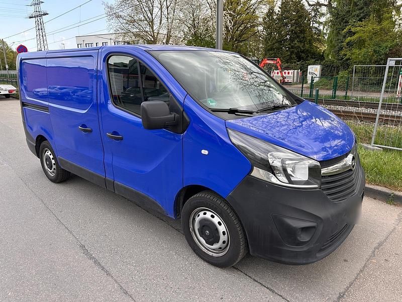 Second-hand Opel Vivaro 95 CP (69 kW) 2018 Albastru Monovolum