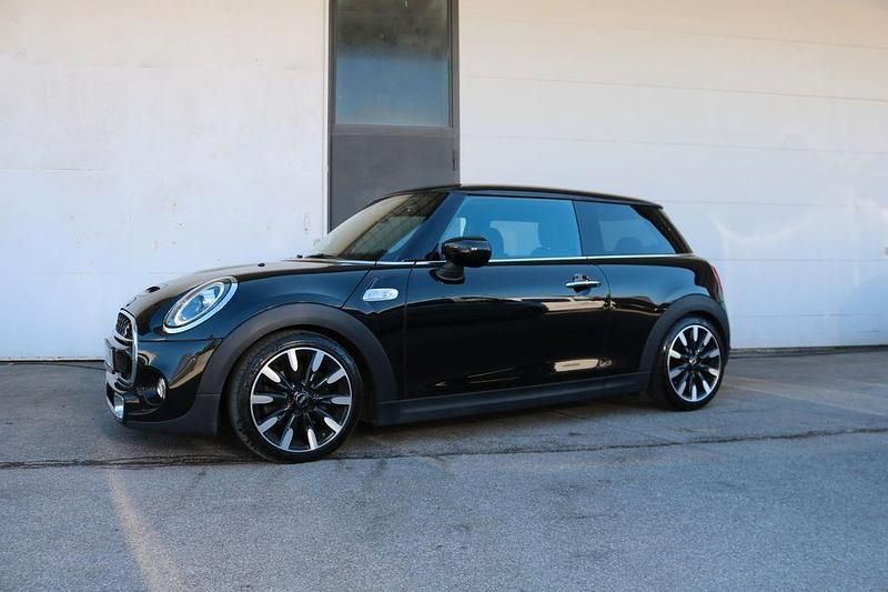 Schwarz Gebraucht 2020 Mini Cooper S Pepper Kleinwagen | 16.590 € (Fairer Preis) - Bild 1/4