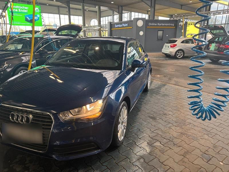 Gebraucht Audi A1 Ambition 121 PS (88 kW) 2011 Blau Kleinwagen