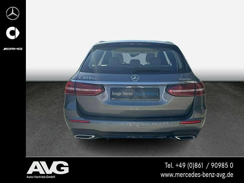 Gebraucht Mercedes E300 AMG 194 PS (142 kW) 2022 Lack selenitgrau Kombi