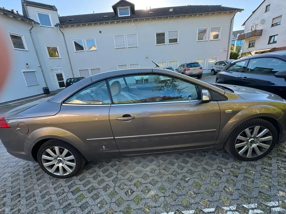 Gebraucht Ford Focus Cabriolet 137 PS (100 kW) 2008 Braun Cabrio