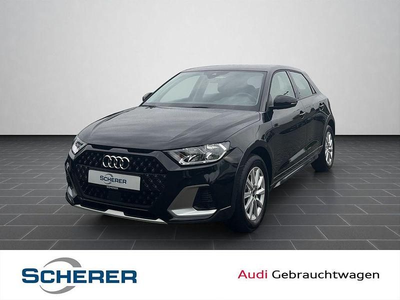 Schwarz (metallic) Gebraucht 2022 Audi A1 Comfort Kleinwagen | 20.980 € (Fairer Preis) - Bild 1/4