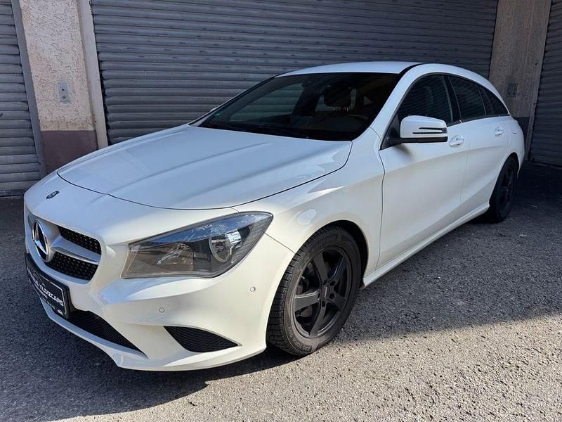 Gebraucht Mercedes CLA200 136 PS (100 kW) 2015 Weiß Limousine