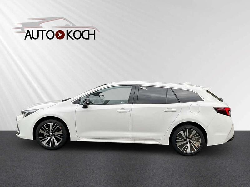 Neu Toyota Corolla 140 PS (102 kW) 2026 Super white 2 Kombi