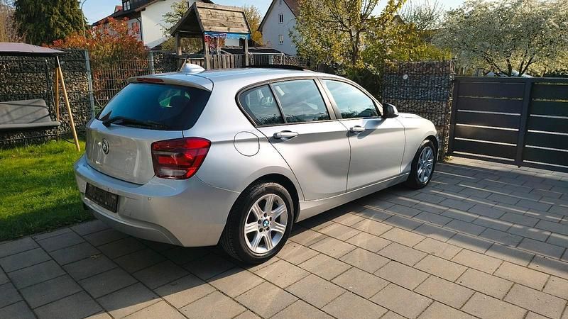 Second-hand BMW 118 170 CP (125 kW) 2012 Argintiu Hatchback