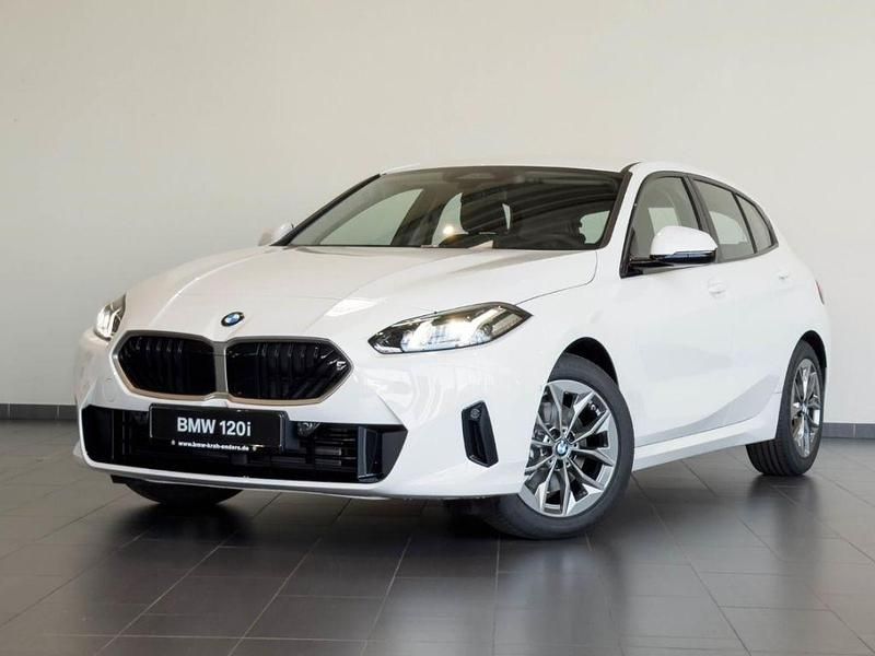 Weiss Neu 2025 BMW 120 Performance Kleinwagen | 33.460 € (Superpreis) - Bild 1/4