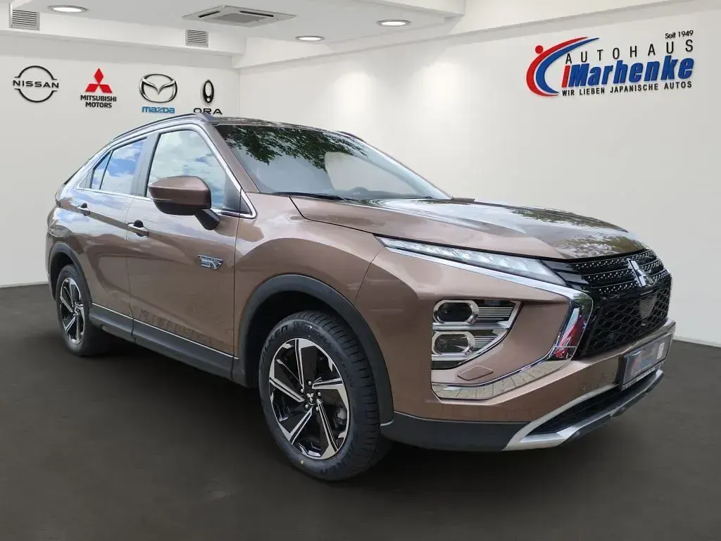 Gebraucht Mitsubishi Eclipse Cross Plus 188 PS (138 kW) 2021 Bronzebraun metallic SUV