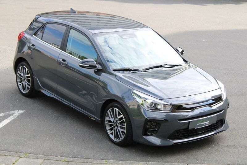 Perennial grau Gebraucht 2023 Kia Rio GT-Line Limousine | 18.990 € (Fairer Preis) - Bild 1/4