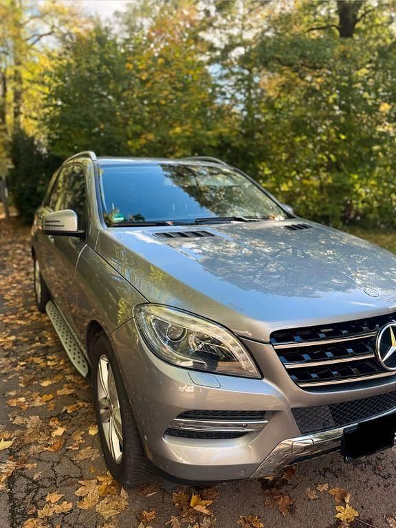 Grau Gebraucht 2014 Mercedes ML350 SUV | 23.000 € (Fairer Preis) - Bild 1/4