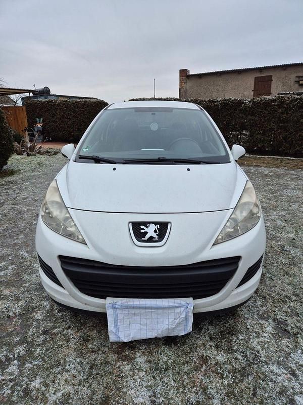 Gebraucht Peugeot 207 112 PS (82 kW) 2011 Weiß Kleinwagen