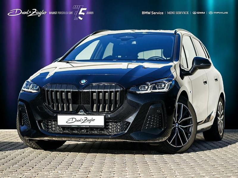 Saphirschwarzmetallic Gebraucht 2025 BMW 220 Active Tourer M Sport Van / Kleinbus | 34.990 € (Fairer Preis) - Bild 1/4