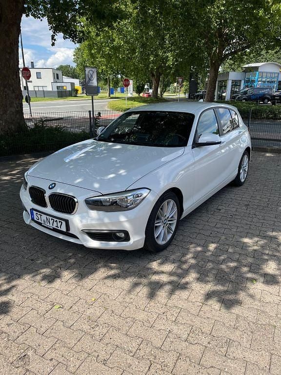 Weiß Gebraucht 2015 BMW 118 Kleinwagen | 10.900 € - Bild 1/4