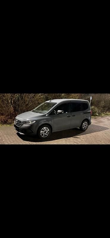 Grau Gebraucht 2022 Mercedes Citan 110 Kombi | 17.400 € (Fairer Preis) - Bild 1/4