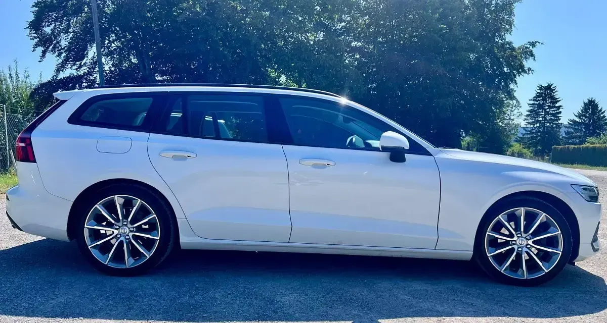 Gebraucht Volvo V60 150 PS (110 kW) 2019 Weiß Kombi