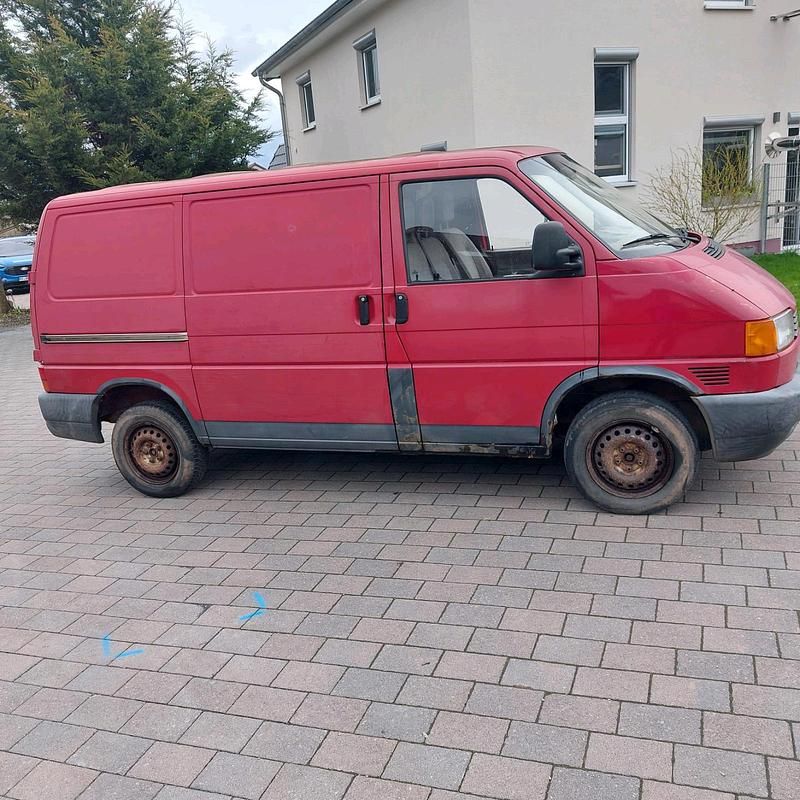 Second-hand VW Transporter 102 CP (75 kW) 2001 Roșu Van