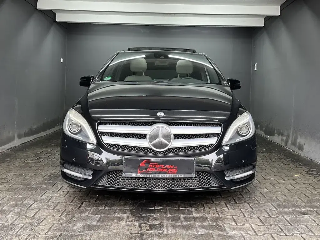 Gebraucht Mercedes B200 156 PS (114 kW) 2012 Schwarz Kleinwagen