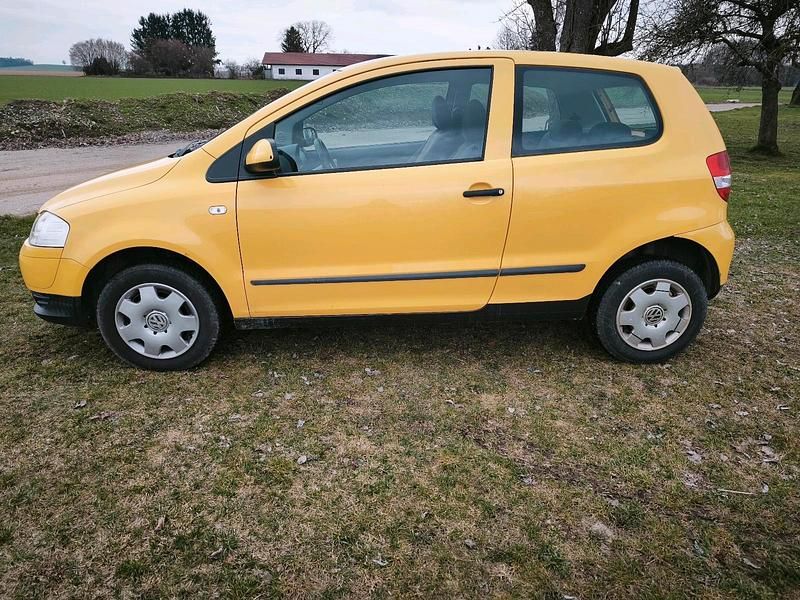 Second-hand VW Fox 55 CP (40 kW) 2005 Galben Hatchback