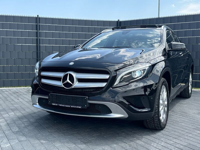 Schwarz Gebraucht 2016 Mercedes GLA200 SUV | 15.990 € (Fairer Preis) - Bild 1/4