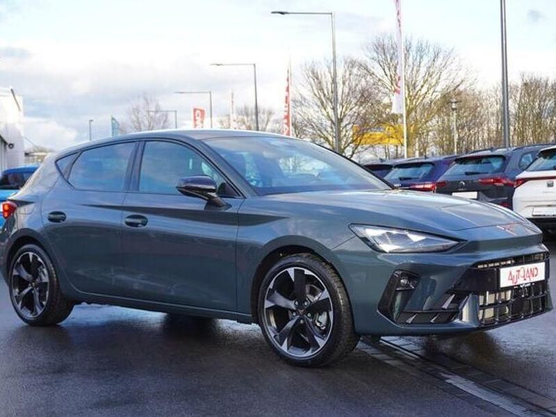 Neu Cupra Leon 150 PS (110 kW) 2026 Blau Limousine