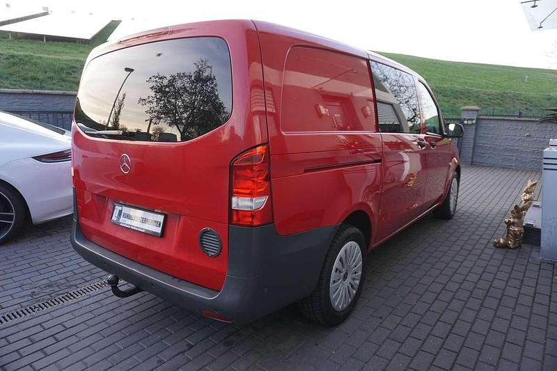Gebraucht Mercedes Vito 179 PS (131 kW) 2017 Jupiterrot Van