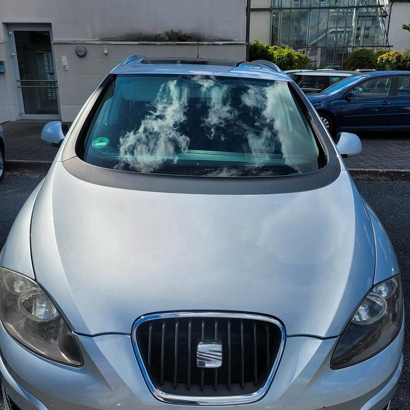 Grau Gebraucht 2010 Seat Altea XL Van / Kleinbus | 1.400 € (Superpreis) - Bild 1/4