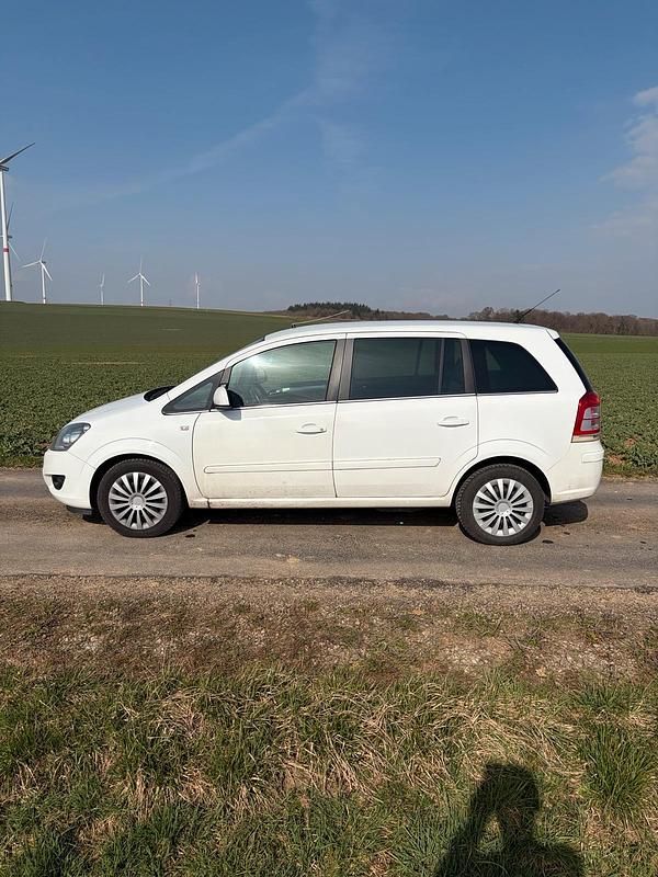 Gebraucht Opel Zafira 150 PS (110 kW) 2011 Weiß Van / Kleinbus