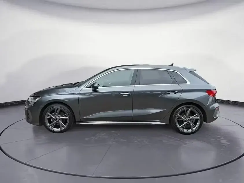 Second-hand Audi A3 S-Line 150 CP (110 kW) 2023 Gri Berlinǎ