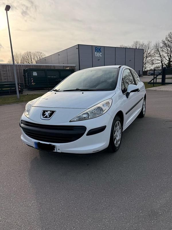 Gebraucht Peugeot 207 75 PS (55 kW) 2009 Weiß Coupé