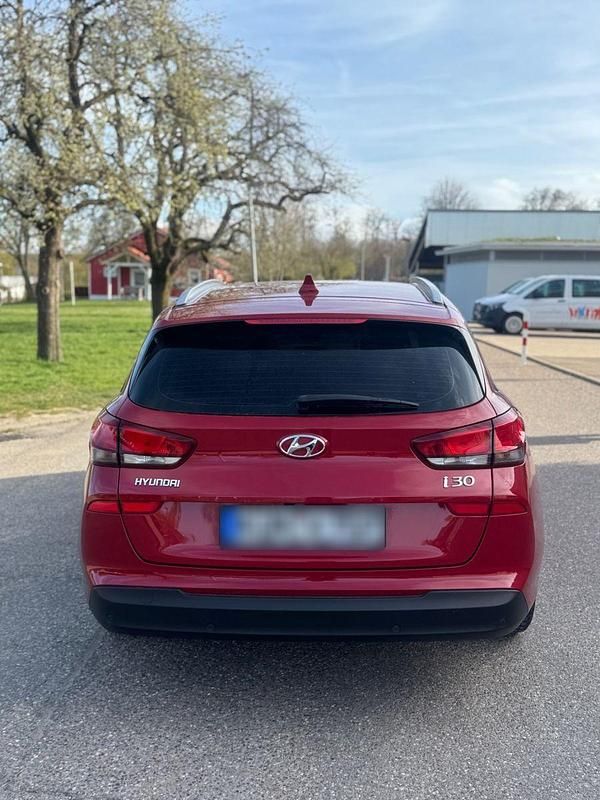 Gebraucht Hyundai i30 Style 140 PS (102 kW) 2020 Rot Kombi