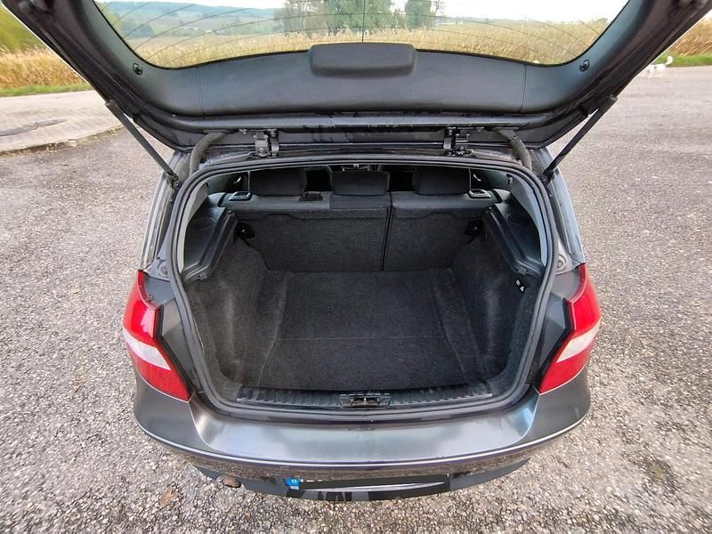 Grau Gebraucht 2005 BMW 116 Kleinwagen | 1.100 € (Superpreis) - Bild 1/4