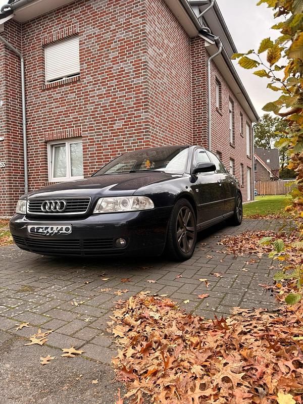 Blau Gebraucht 1999 Audi A4 Limousine | 750 € (Superpreis) - Bild 1/4