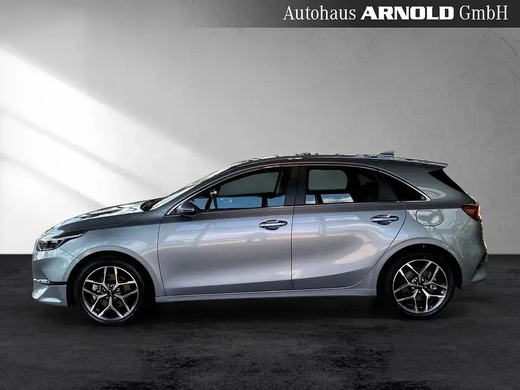 Gebraucht Kia Ceed Spirit 140 PS (102 kW) 2025 Silber Kleinwagen