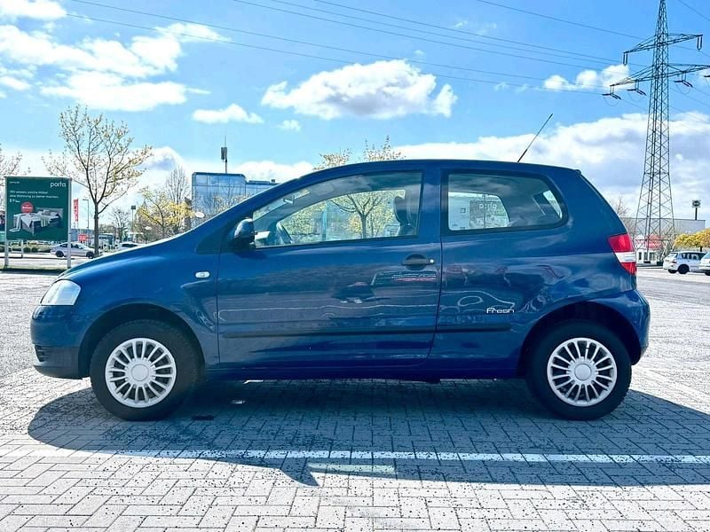 Second-hand VW Fox 54 CP (39 kW) 2008 Albastru Hatchback