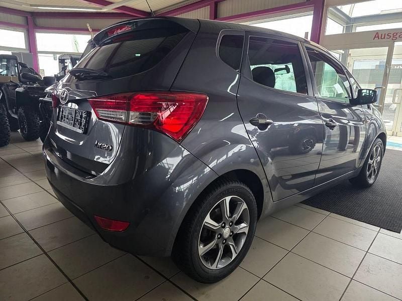 Gebraucht Hyundai ix20 Passion 90 PS (66 kW) 2016 Grau Kleinwagen