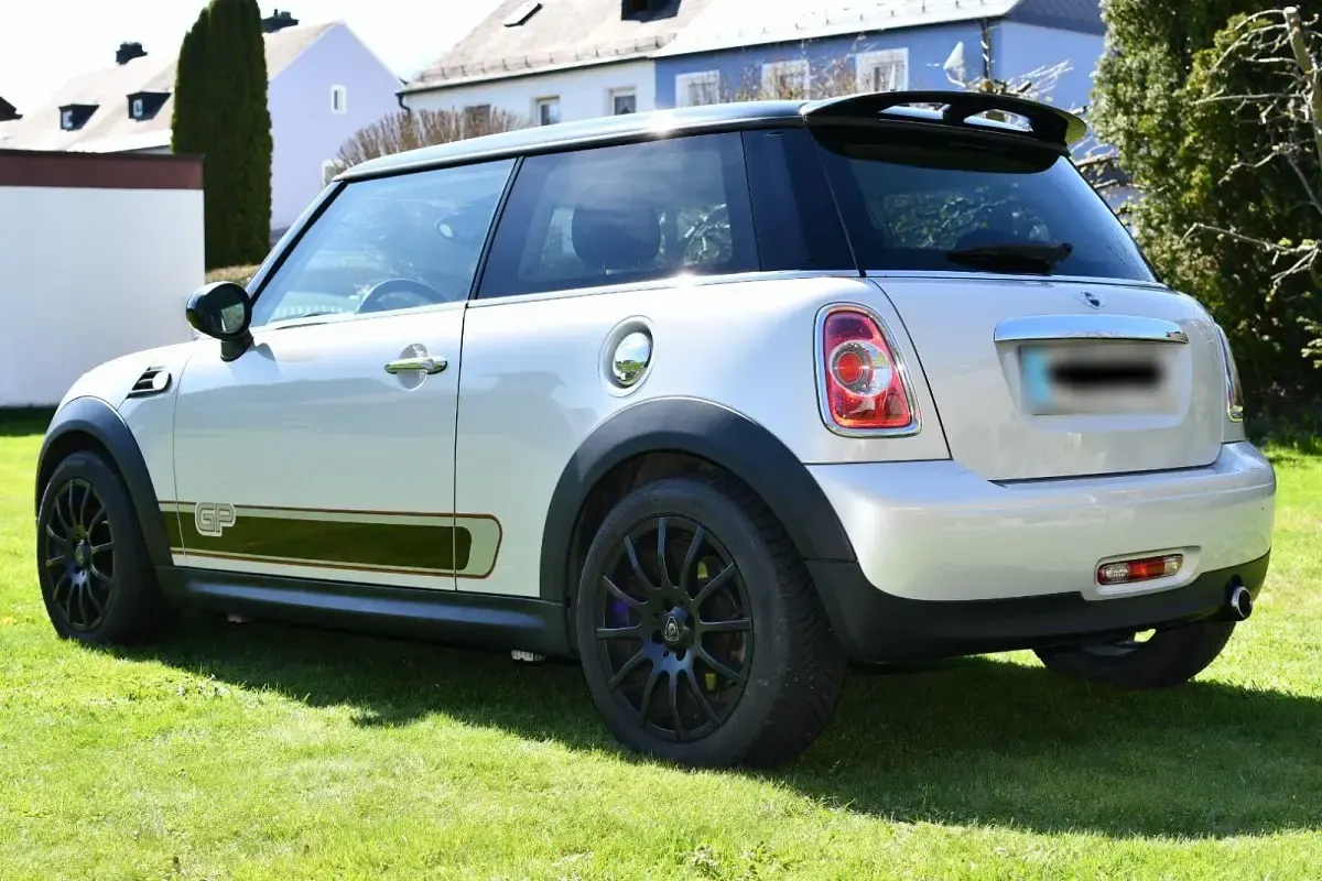 Usata Mini Cooper D 111 CV (81 kW) 2011 Bianco Utilitaria
