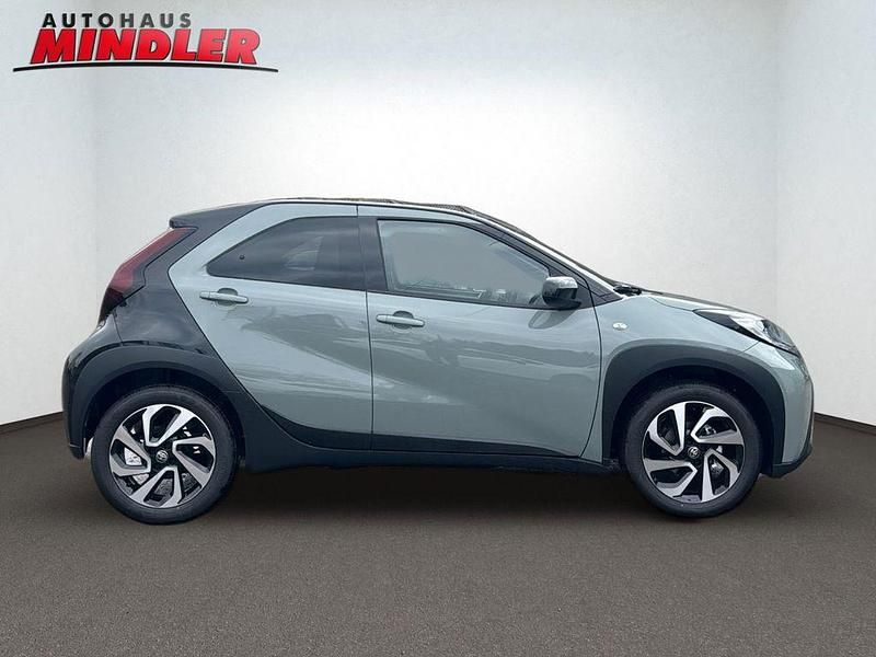 Neu Toyota Aygo X 72 PS (52 kW) 2025 Schwarz SUV