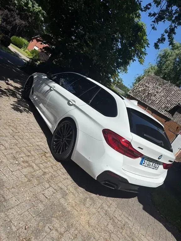 Gebraucht BMW M550 Performance 400 PS (294 kW) 2018 Weiß Limousine