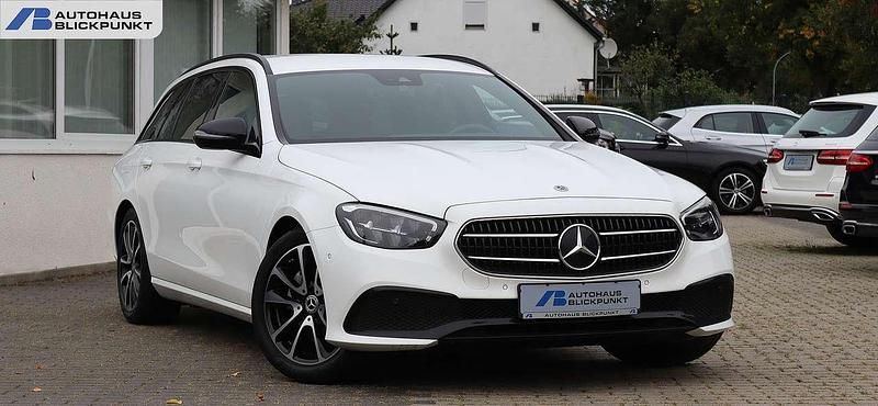 Gebraucht Mercedes E220 Night 200 PS (147 kW) 2022 Weiß Limousine