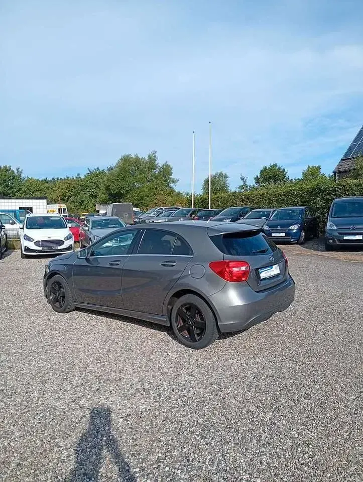 Gebraucht Mercedes A180 122 PS (89 kW) 2013 Grau Kleinwagen